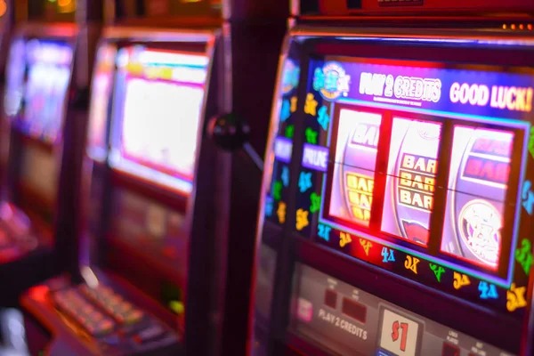 Screenshot showing Wolf Gold Money Respin feature